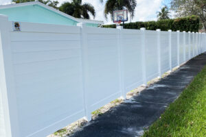 Horizontal Vinyl Fence White Installed in Miami