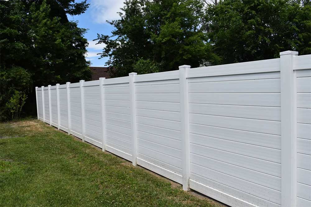 White horizontal-vinyl-fence-